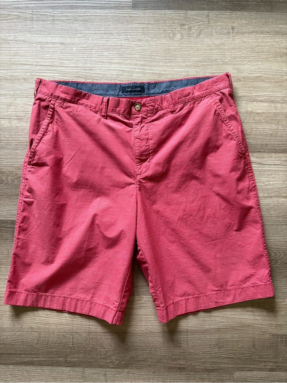 Tommy Hilfiger Men's Classic Fit Chino Shorts Red White Micro Stripe Size 38